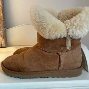 UGG size 5 Bailey Button Booties